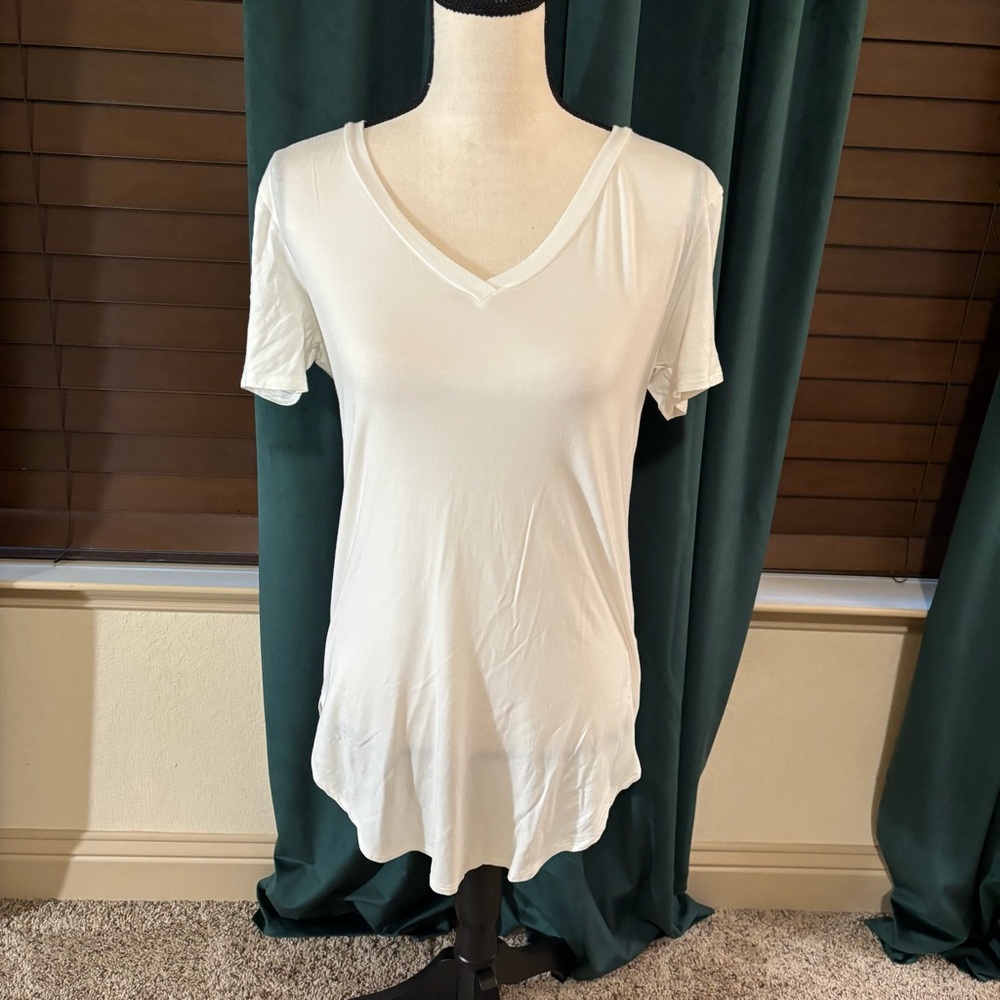 Elegant White V-Neck Women's Tee